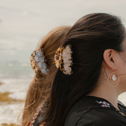 Kuiki x Coopmonsters Ni'ihau Shell Tan Engrave Hair Claw