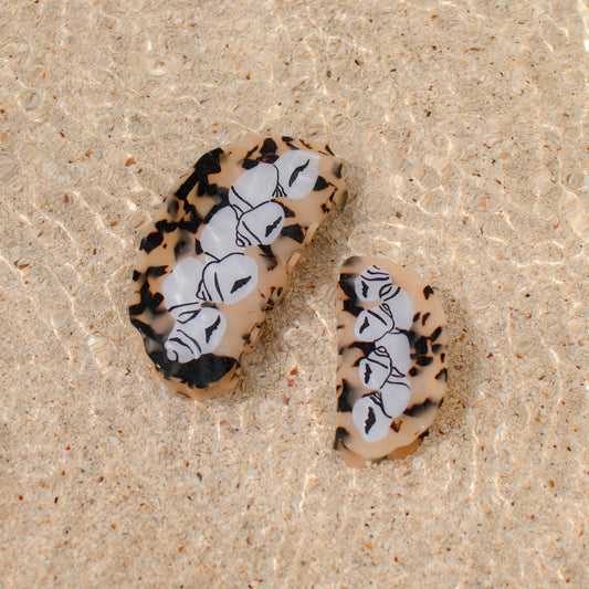 Kuiki x Coopmonsters Ni'ihau Shell Black Engrave Hair Claw