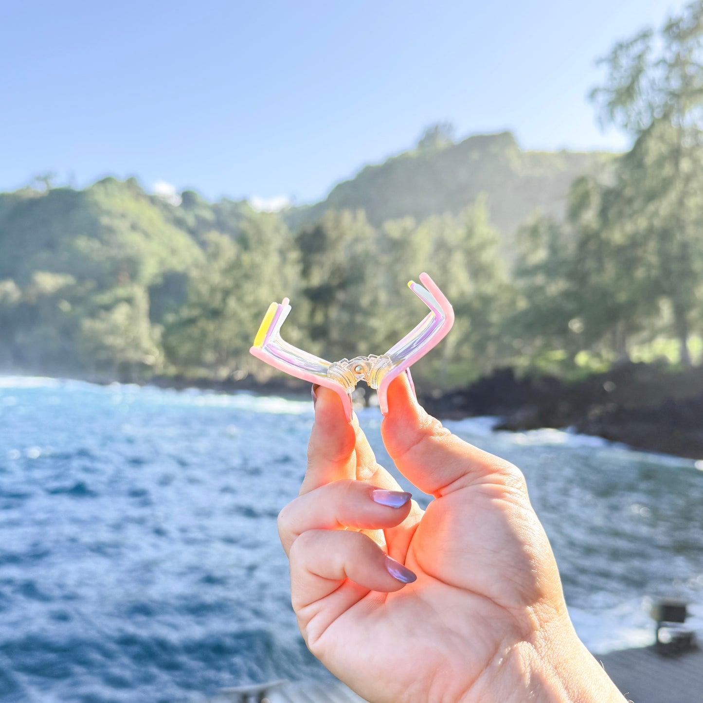 Coopmonsters Ānuenue Rainbow Hair Claw