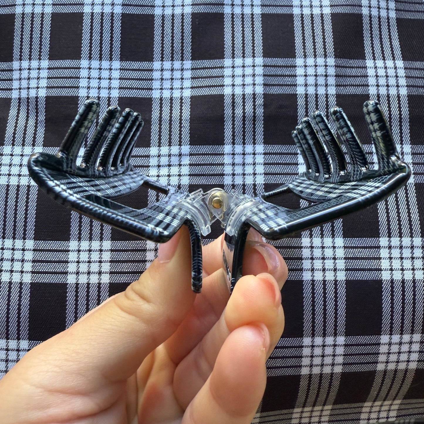 Coopmonsters Black and White Palaka Hair Claw