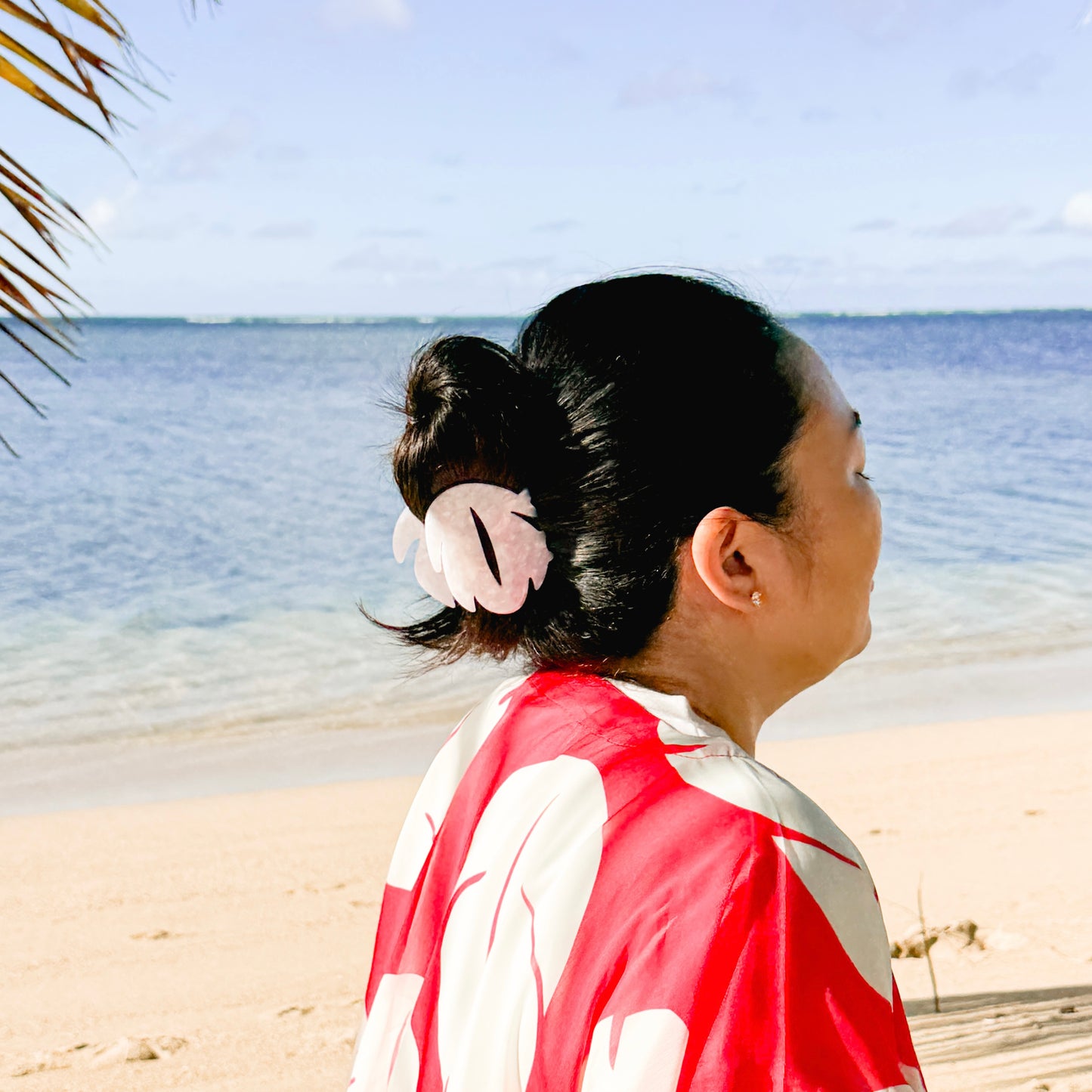 Coopmonsters White Monstera Hair Claw